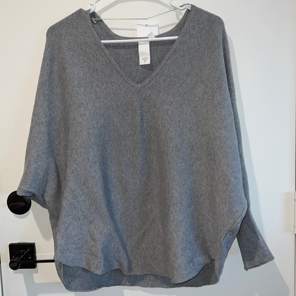 NWT Ady P Gray V-Neck Dolman Sleeve Sweater XS